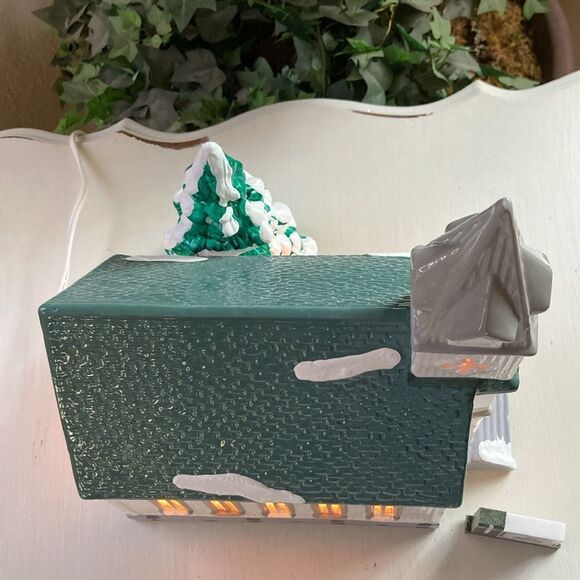 VTG Retired Department 56 “All Saints Church” Handpainted Ceramic Made in USA - Picture 7 of 16